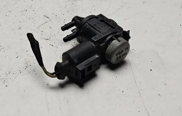 Volkswagen Golf V Turbo solenoid valve 1K0906283A