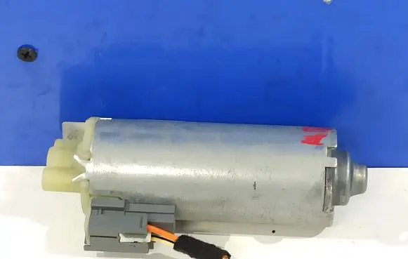Volvo S80 Seat adjustment motor 8621418 0130002531