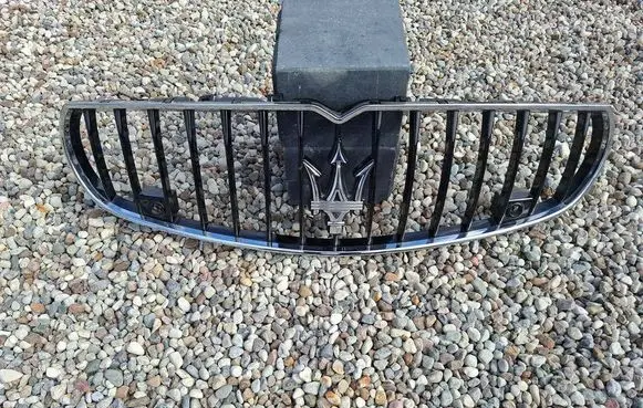 Maserati Quattroporte Front bumper upper radiator grill