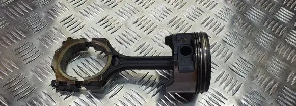Mazda Xedos 9 Piston with connecting rod