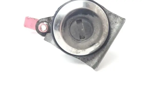 Nissan Primera Front door lock (next to the handle) 