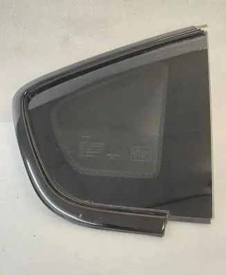 Maserati Levante Rear side window 06701010580