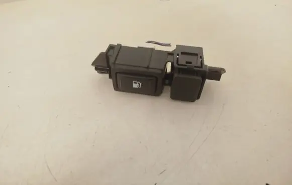 Nissan Navara D23 Fuel tank opening switch 681RU4JA0A
