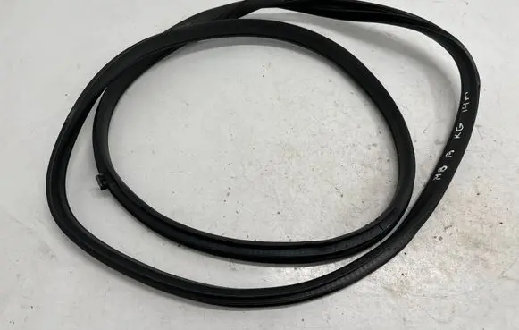 Mercedes-Benz A W176 Rear door rubber seal (on body) 
