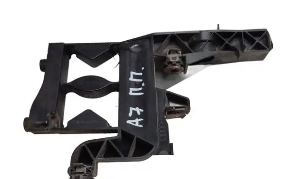 Audi A7 S7 4G Headlight/headlamp mounting bracket 4G8805607