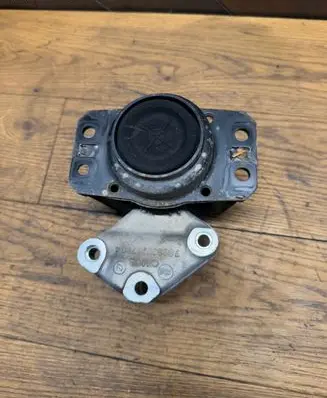 Citroen Berlingo Engine mount bracket 796820267804