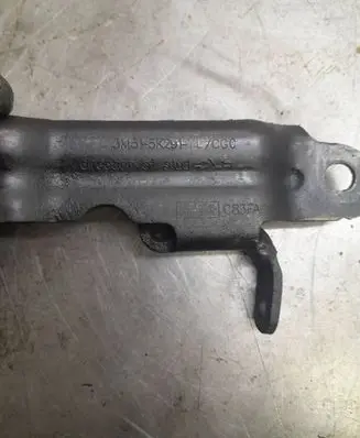 Ford C-MAX I Engine mounting bracket 3M515K291YL