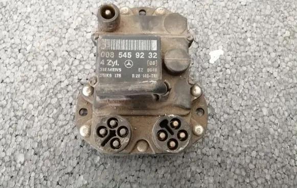 Mercedes-Benz 190 W201 Ignition amplifier control unit 0085459232