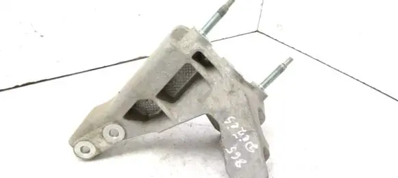 Suzuki SX4 S-Cross Gearbox mounting bracket