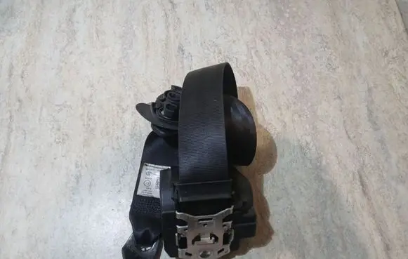 Volkswagen Polo V 6R Rear seatbelt 43594D