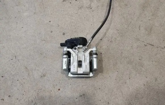 Hyundai Kona I Rear brake caliper G358237700