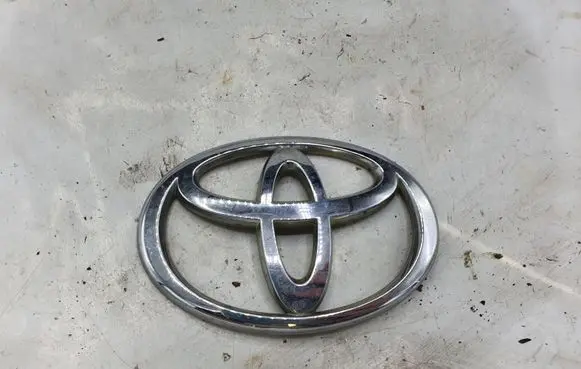 Toyota Corolla Verso E121 Manufacturers badge/model letters 32801010