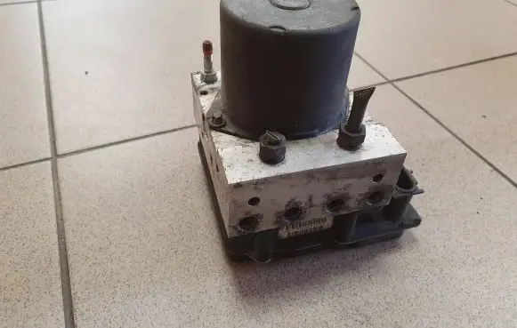 Toyota Avensis T270 ABS Pump 4454005071
