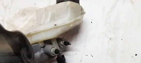 Land Rover Freelander 2 - LR2 Master brake cylinder