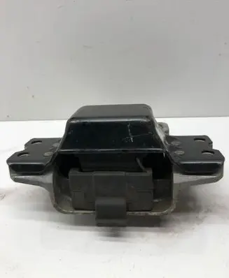Volkswagen PASSAT B6 Engine mount bracket 3C0199555 0610160935