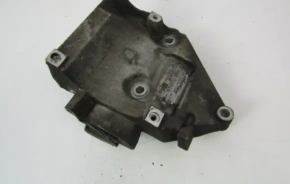 Volkswagen PASSAT B5 Engine mounting bracket 06B260885