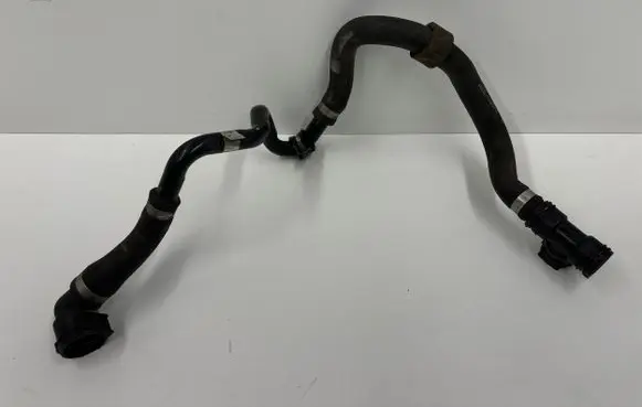 Mercedes-Benz C W204 Engine coolant pipe/hose A2125016482