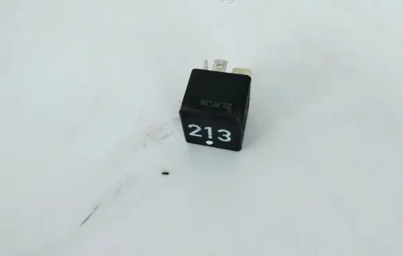 Volkswagen PASSAT B5 Other relay 443951253j 899511000