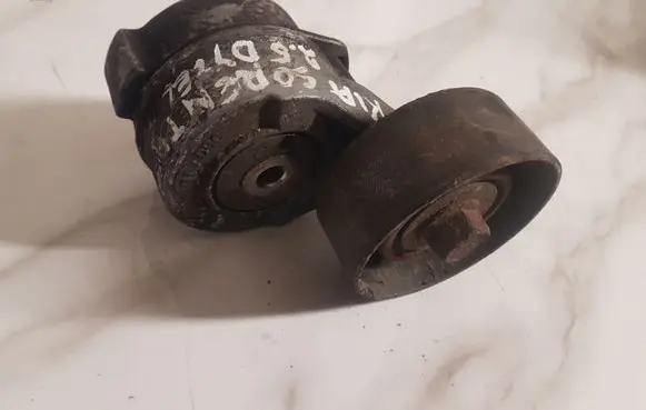 KIA Sorento Generator/alternator belt tensioner 252814A000