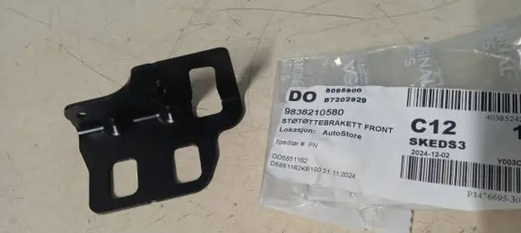 Opel Mokka B Fender mounting bracket 9838210580