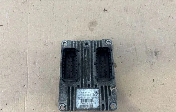 Fiat 500 Engine control unit/module 51847332 7NVBTH2K 0099847A