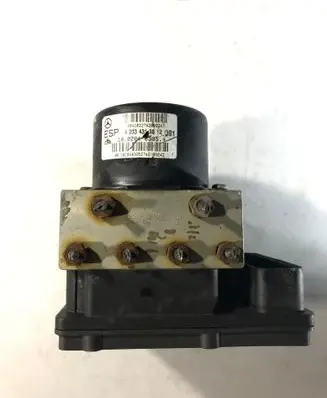Mercedes-Benz C W203 ABS Pump A2095452532 A2034313812