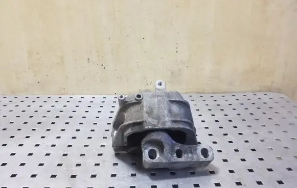 Audi TT TTS Mk2 Engine mount bracket 8J0199262