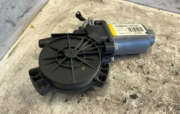 Hyundai Sonata Rear door window regulator motor 400898