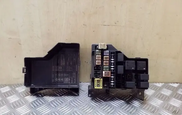 Volvo S40, V40 Fuse module 30859714 72541985