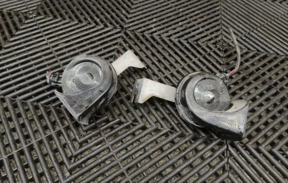 Audi Q7 4M Horn signal 4M0951210