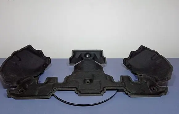 Engine bonnet/hood sound/heat insulation