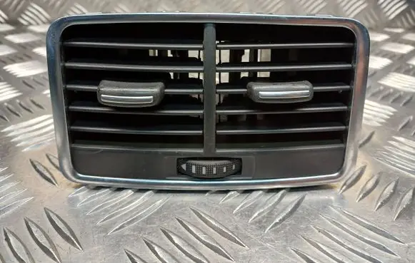 Rear air vent grill
