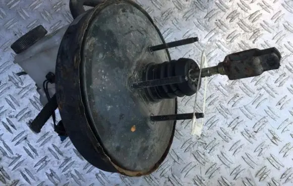Mazda 323 Brake booster 83404602