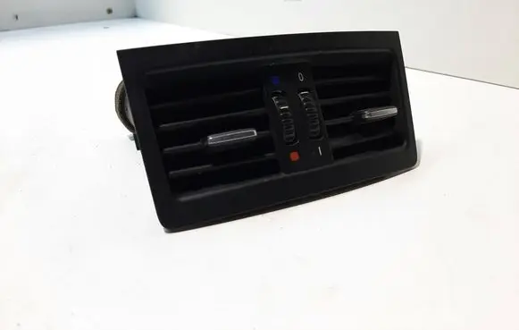 BMW 3 E90 E91 Rear air vent grill 7129556