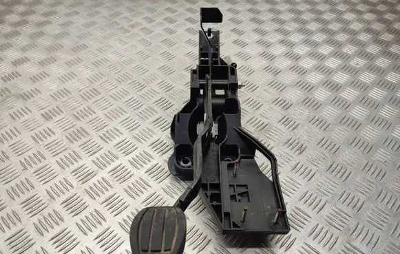Opel Combo E Brake pedal 9816152180