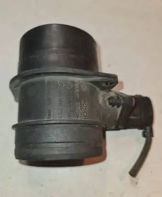 Volkswagen Touran I Mass air flow meter 0281002461 074906461B