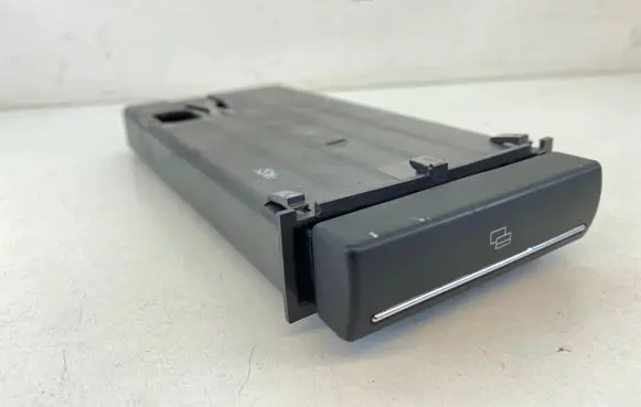 Audi A3 S3 A3 Sportback 8P Dashboard storage box/compartment 8P0941561