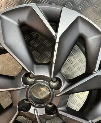 R18 alloy rim