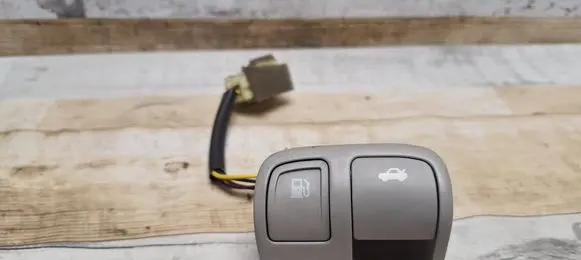 Hyundai Grandeur Tailgate opening switch 935553L000