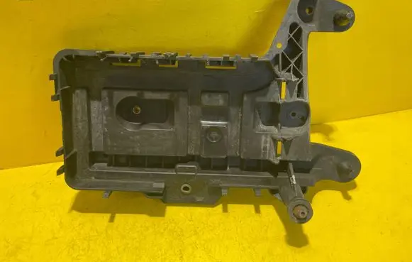 Seat Leon (1P) Battery bracket RZ3R7P2