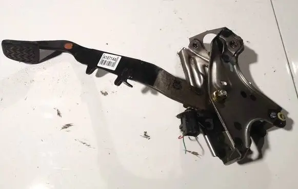 Toyota Avensis T250 Clutch pedal 