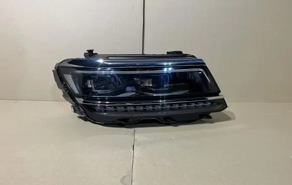 Volkswagen Tiguan Headlight/headlamp 5nb941082d