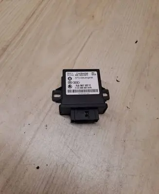 Volkswagen Touareg I Light module LCM 5WK49675 7L6907357C