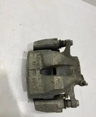 Toyota Prius+ (ZVW40) Front brake caliper
