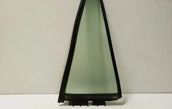 Toyota RAV 4 (XA30) Rear vent window glass 43R00122