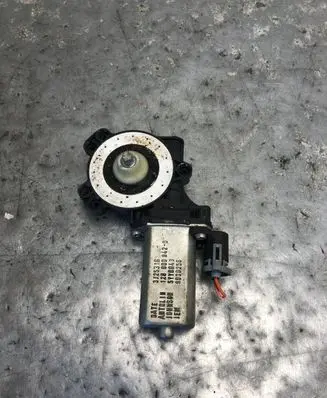 Dacia Sandero Front door electric window regulator 9030256
