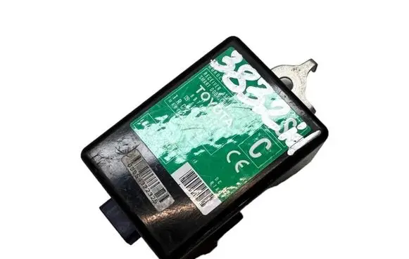 Toyota Avensis T270 Door control unit/module 8974005070 61B655000