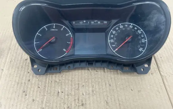 Opel Corsa E Speedometer (instrument cluster) 367030224 2469487 502768FG1F28007E