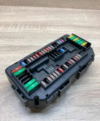 BMW 4 F36 Gran coupe Fuse module 9389068