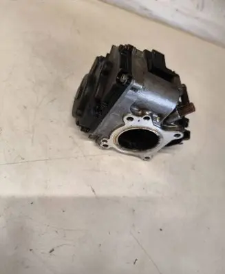 Volkswagen Golf IV Throttle valve